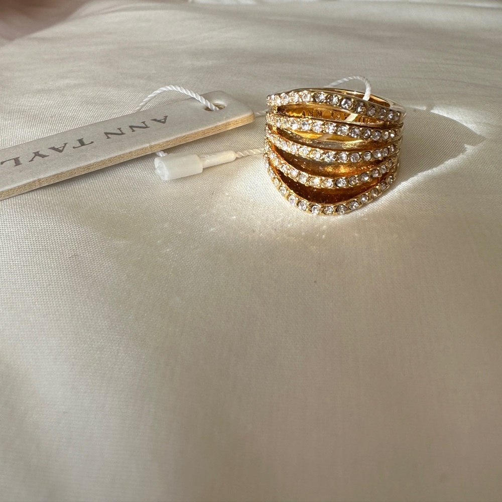 ✨💛 BNWT Ann Taylor Gold Cocktail Ring with Faux Diamonds Size 6 💛✨